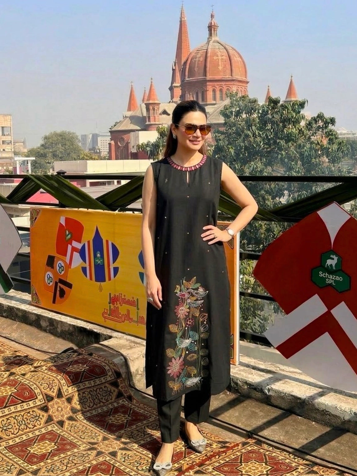 Elegant Black Floral Embroidered Kurti Set