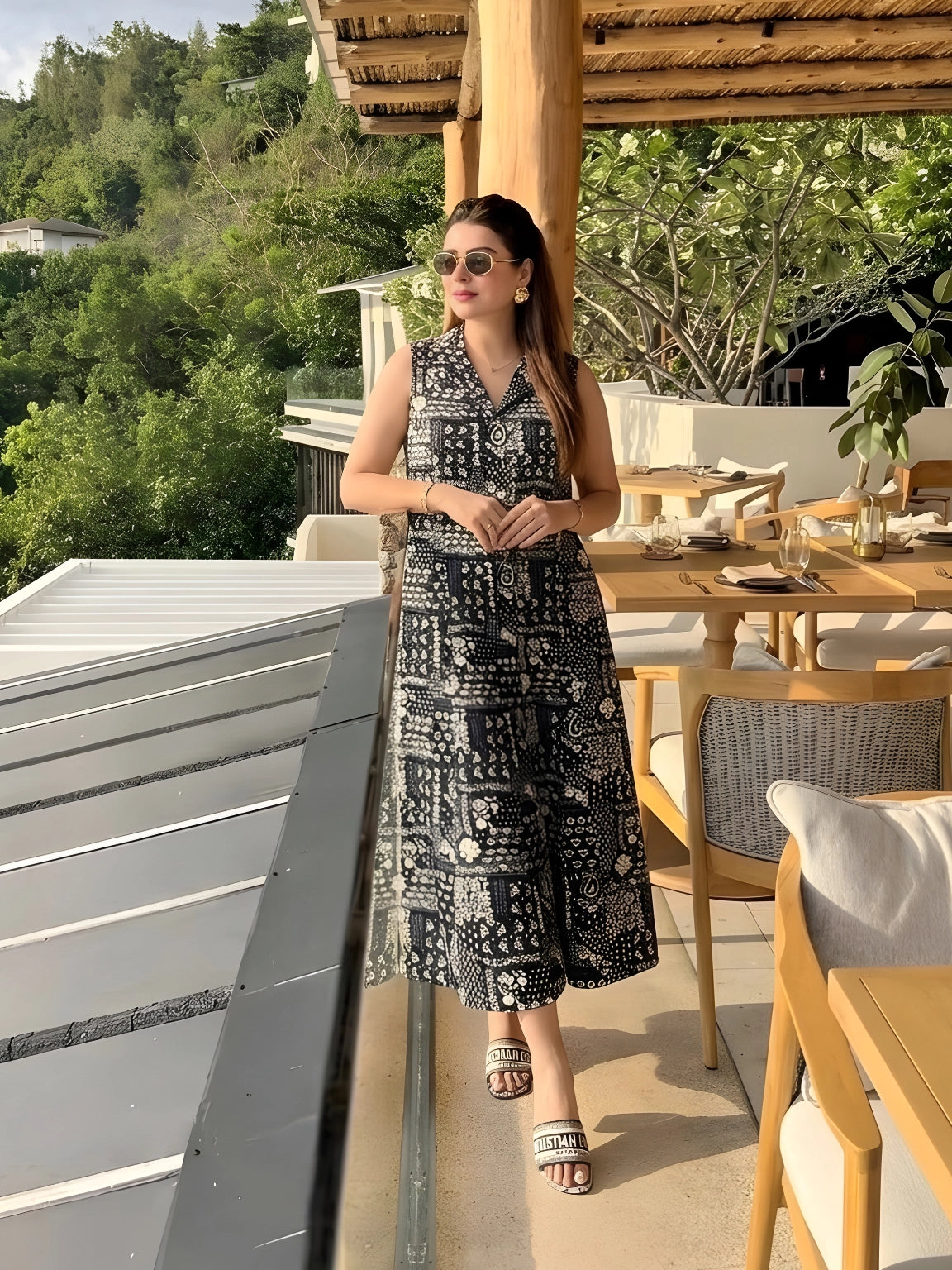 Black & White Geometric Print Sleeveless Midi Dress