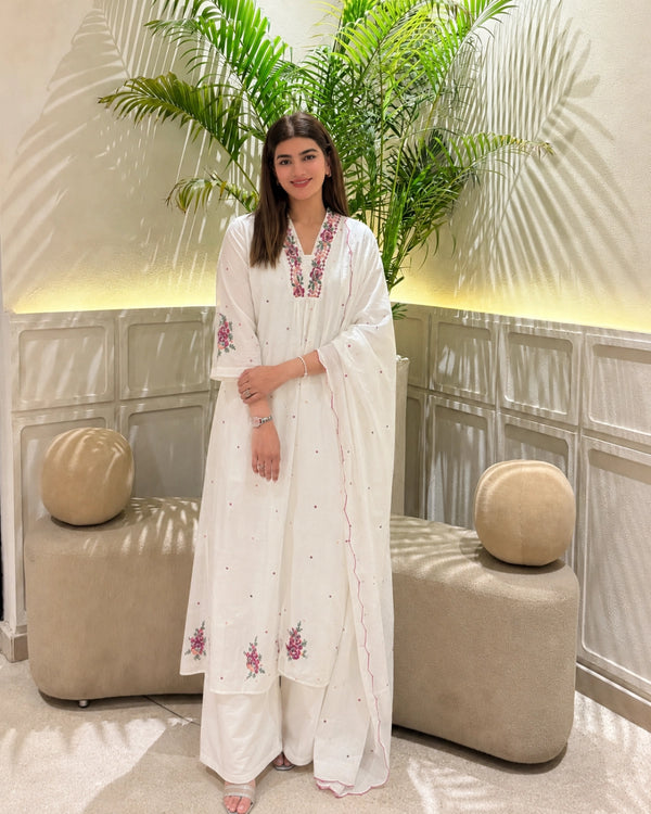 White Embroidered Mul Chanderi Kurta Pant Dupatta Set for Vacation Wear