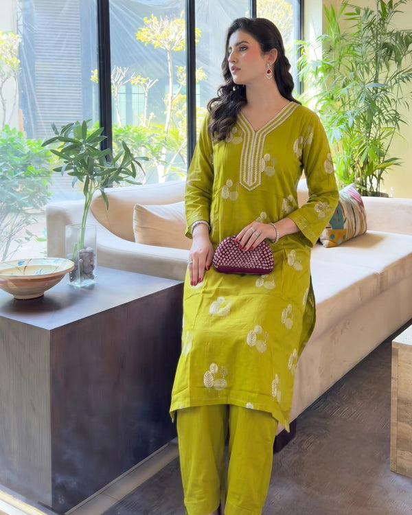 Olive Green Embroidered Cotton Kurta Pant Set for Office Wear — image 2