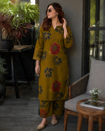 Floral Print Rayon Kurta Pant Set with Round Neck for Daily Wear