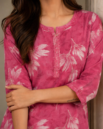 Pink Floral Printed Cotton Long Kurta with Round Neck for Office Wear