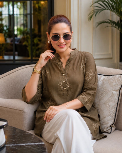 Thread Work Imported Kurti with Mandarin Neck Collar for Vacation Wear