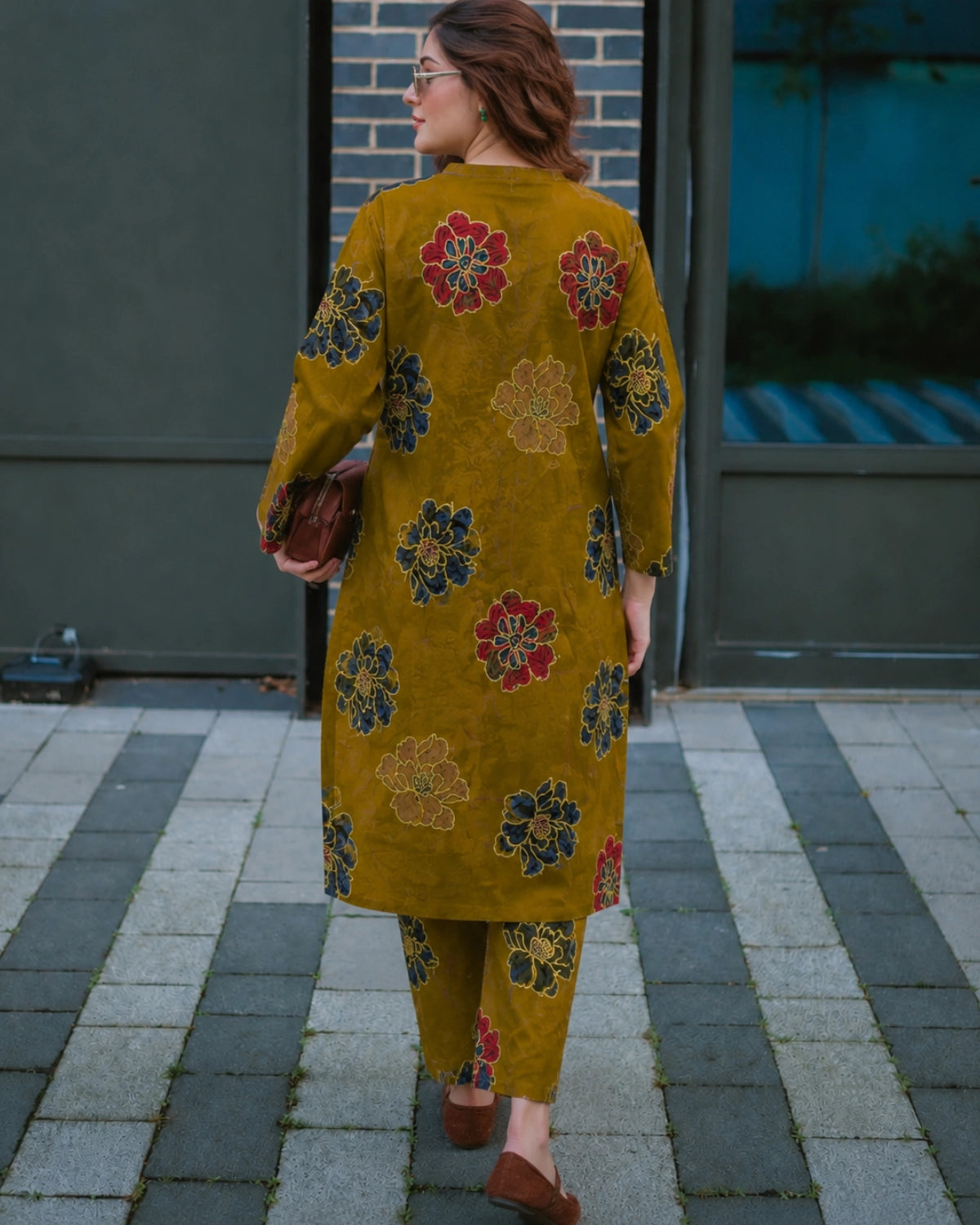Floral Print Rayon Kurta Pant Set with Round Neck for Daily Wear