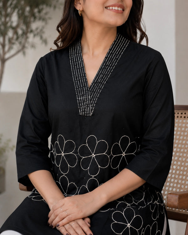 Embroidered V-Neck Three-Quarter Sleeve Cotton Kurti — image 3
